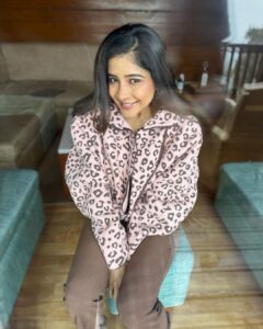 Sakshi Agarwal Instagram - Oreyy jillinu irruku✨✨ . #coorg #coorgtrip #coorgdiaries #leopardprint #sakshiagarwal The Tamara Coorg