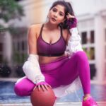Sakshi Agarwal Instagram - Have a super Weekend Makkale💕 . #sundayvibes #sportswear #fitnessmotivation #photooftheday #sakshiagarwal . @karupu_gulla @jayatvofficial Crowne Plaza Chennai Adyar Park