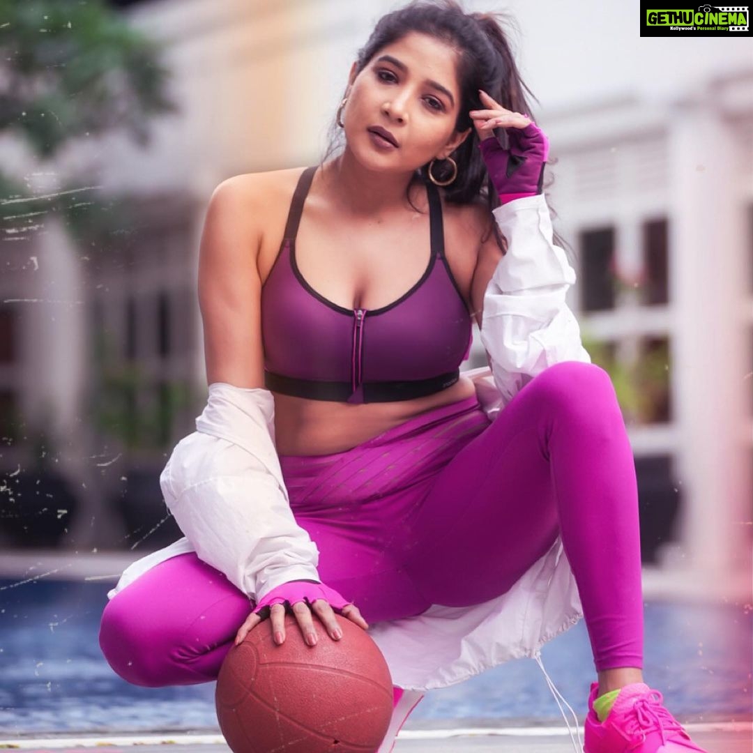 Sakshi Agarwal Instagram - Have a super Weekend Makkaleđź’• . #sundayvibes #sportswear #fitnessmotivation #photooftheday #sakshiagarwal . @karupu_gulla @jayatvofficial Crowne Plaza Chennai Adyar Park