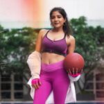 Sakshi Agarwal Instagram - Have a super Weekend Makkale💕 . #sundayvibes #sportswear #fitnessmotivation #photooftheday #sakshiagarwal . @karupu_gulla @jayatvofficial Crowne Plaza Chennai Adyar Park