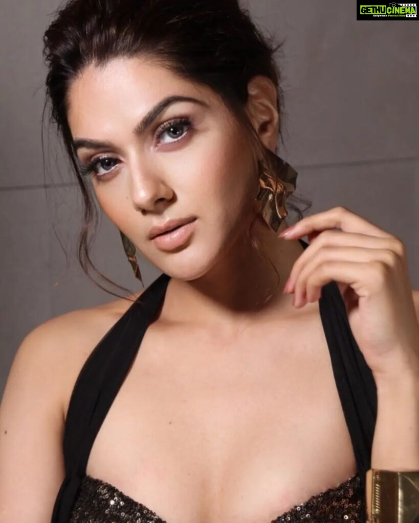 Sakshi Chaudhary Instagram - She flies by her own wings 👱‍♀️🧚‍♀️🧚‍♀️ #instagram #love #live #life #explorepage #explore #instagood #fashion #lifestyle #follow #like #photography #india #trend #instadaily #music #style #reels #foryou #likes #photooftheday #beautiful #smile #art #nature #insta #trending #trend