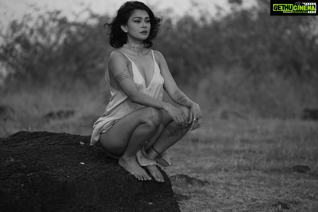 Sakshi Pradhan Instagram - In a #Mood to keep #Choosing #myself. 🤍🖤 #SeriesMood