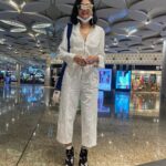 Sakshi Pradhan Instagram – 🧿Always the Last one to enter 😉 
First one to board 😏
✈️ Chhattarpati Shivaji International Airport Mumbai
