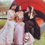 Sakshi Pradhan Instagram - Enjoying the Day wearing Art by @asmotiwala @swishbydolcyandsimran Come and Celebrate @marriottidr .. .. .. .. #indiancoture #reels #shopping #popup #popupmarket #Indore #indorevents #indorizayka #fashion #jewellery