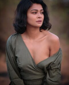 Sakshi Pradhan Instagram - Life is too Short, someone told me a while ago so
#liveeverymoment 🧿🔱
Shot by @storyofaframe 
Styled by @kamalakaftan

#Seriesmood