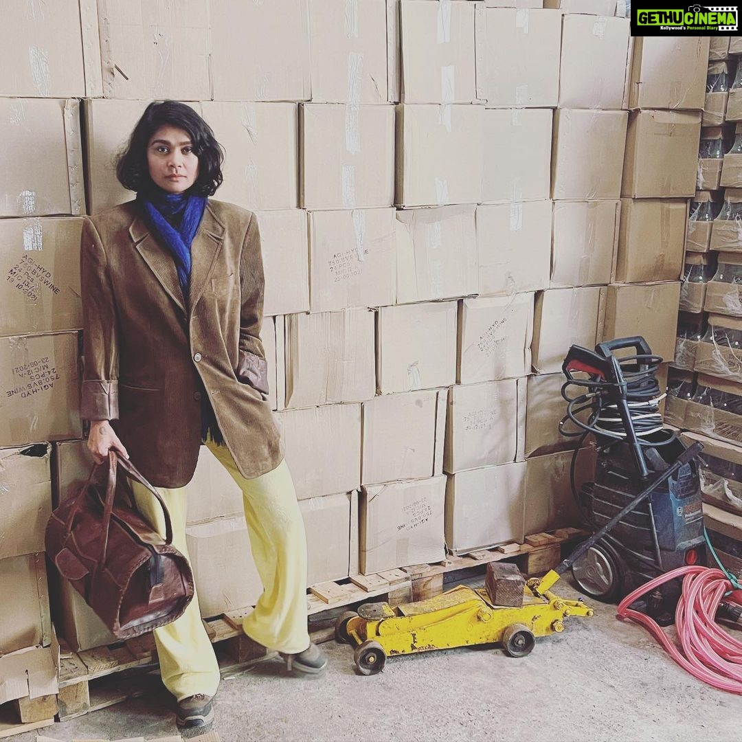 Sakshi Pradhan Instagram - Life is a Fact-ory Be Productive else 😈