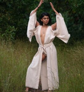 Sakshi Pradhan Instagram - #Eternal #Jungle🦚#dance.
#Sound of the #wind.
#Learning #Harmony and #Balance.
#Soul #hums #free.
#loveliness of #woods #before #Sunrise.

Outfit - @chintamanialchemistry @chintamani_alchemistry_goa 

📸 @storyofaframe

#Earthseries