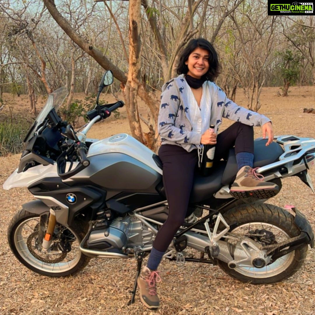 Sakshi Pradhan Instagram - Moments like these 🏍 🌞❤️ 🍷 M.p.