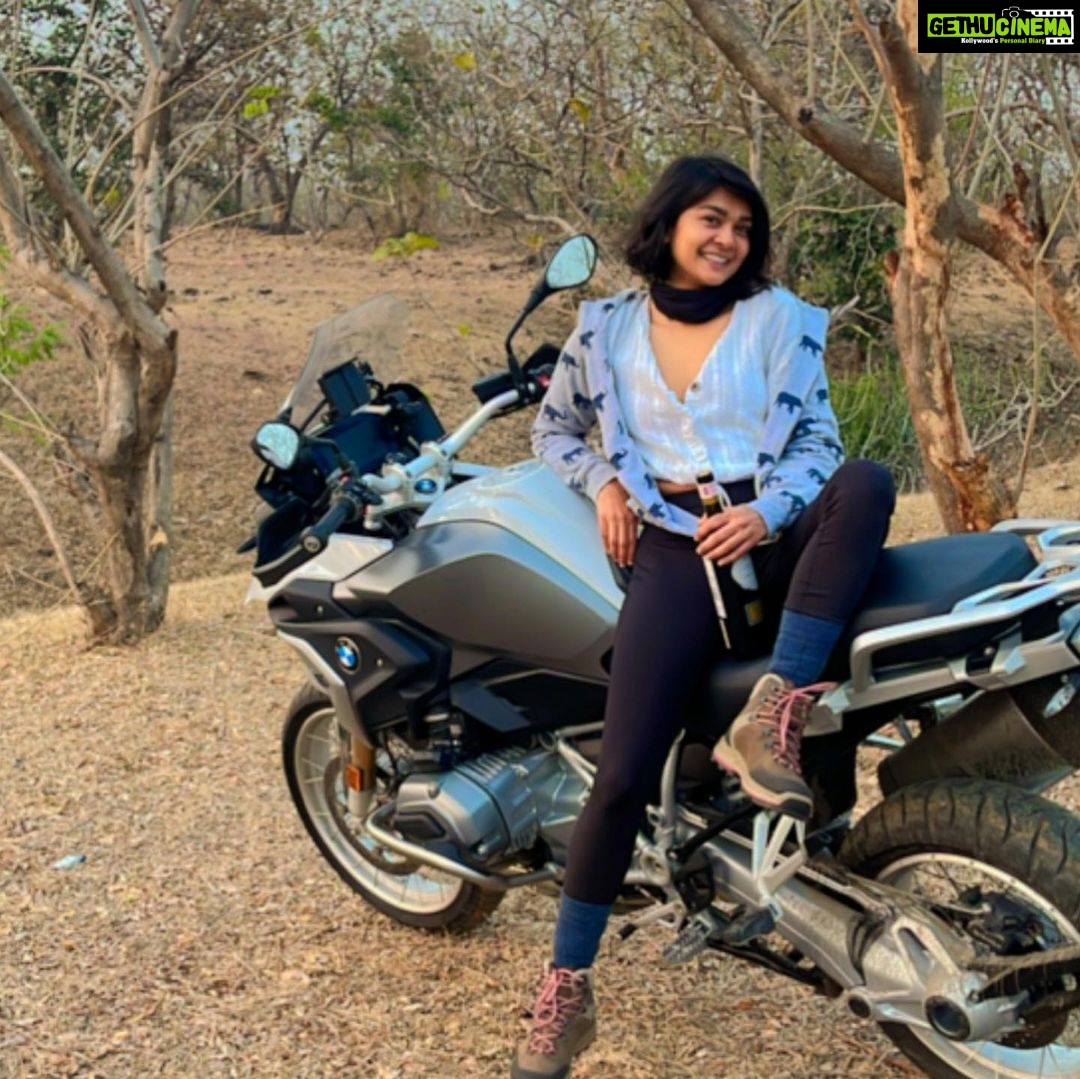 Sakshi Pradhan Instagram - Moments like these 🏍 🌞❤️ 🍷 M.p.