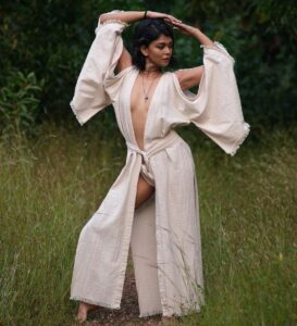 Sakshi Pradhan Instagram - #Eternal #Jungle🦚#dance.
#Sound of the #wind.
#Learning #Harmony and #Balance.
#Soul #hums #free.
#loveliness of #woods #before #Sunrise.

Outfit - @chintamanialchemistry @chintamani_alchemistry_goa 

📸 @storyofaframe

#Earthseries