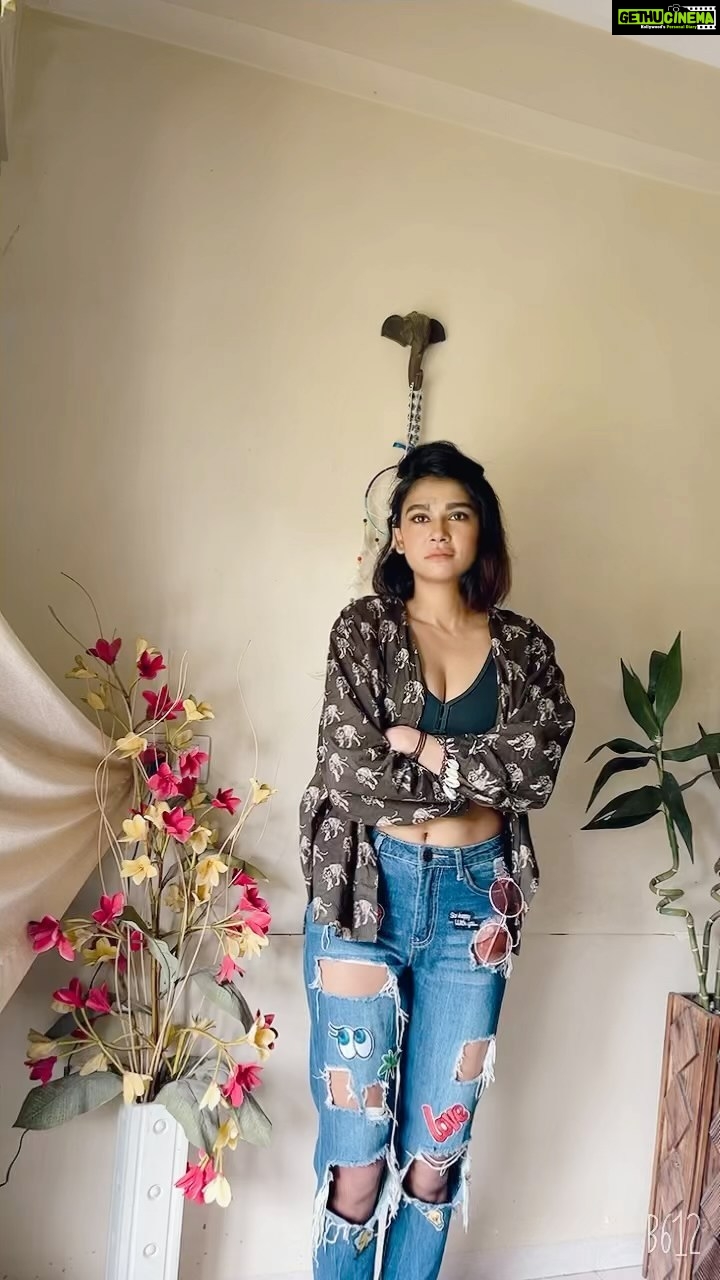 Sakshi Pradhan Instagram - Behind the scenes #bts #testsathome #neverwaste #yourwishismycommand