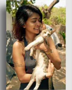 Sakshi Pradhan Instagram - Taking a leap and building my tail and wings on the way ahead 🌳🤎
#tailtale #greenspace #edwardo #localforvocal #beingme
📸 @aukrishnan
