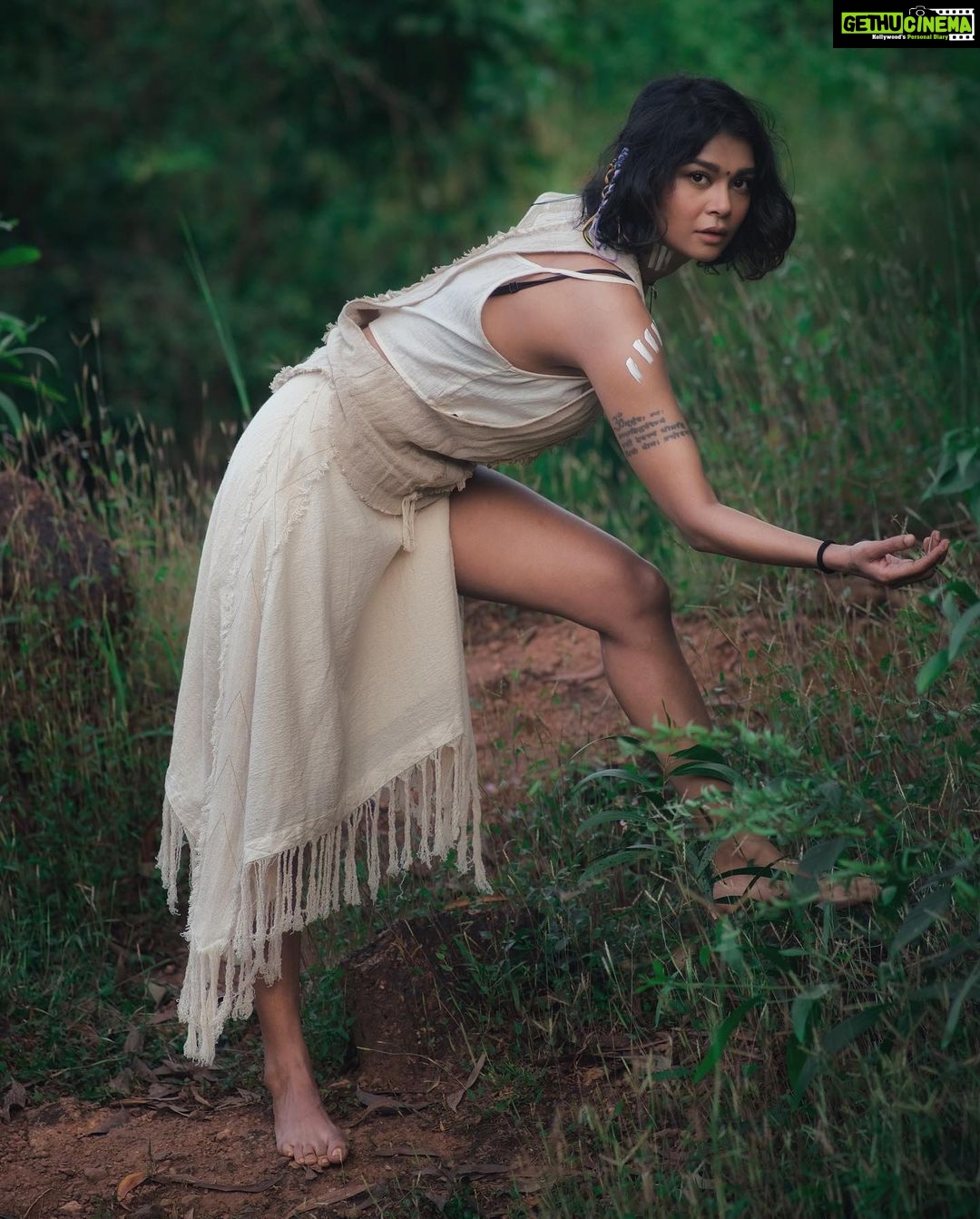 Sakshi Pradhan Instagram - My Vibe Attracts my Tribe 🌳 🌍 Outfit - @chintamanialchemistry @chintamani_alchemistry_goa 📸 - @sehrandom @storyofaframe #Earthseries #Earth Goa