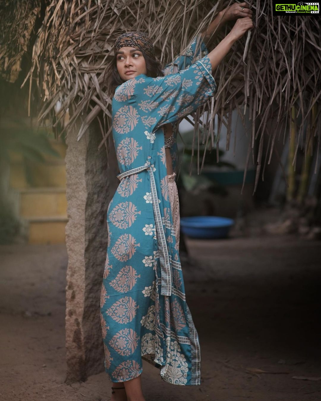 Sakshi Pradhan Instagram - pretty little thief 🌾🦦 .. .. .. .. .. .. .. .. .. .. .. .. .. .. .. .. .. .. .. .. .. .. .. #prettylittleliars #shoot #designer #goa #arambol #run #sunnysideup #sakshipradhan #lifeisaplayground #naughtyworld #thief #funshoot Prana Anjuna