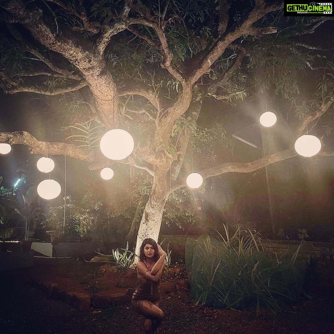Sakshi Pradhan Instagram - #garudasana 🌳 your Branches can only reach high if your roots go Deep ( avoid the cartoon face n concentrate on the scenery )