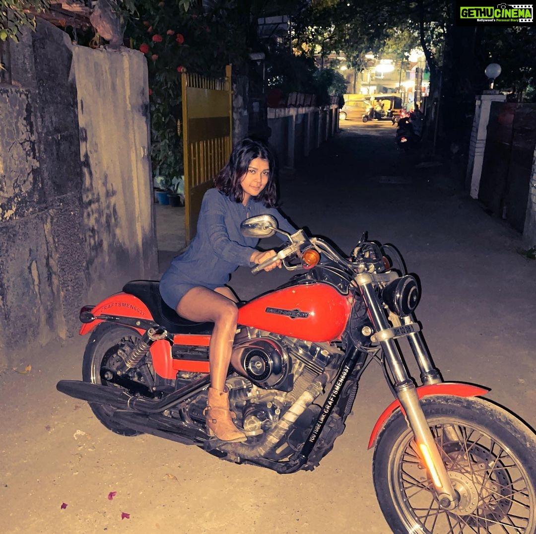 Sakshi Pradhan Instagram - love the Ride .. #HarleyQuinn 🃏 #6feetdeep #throwback