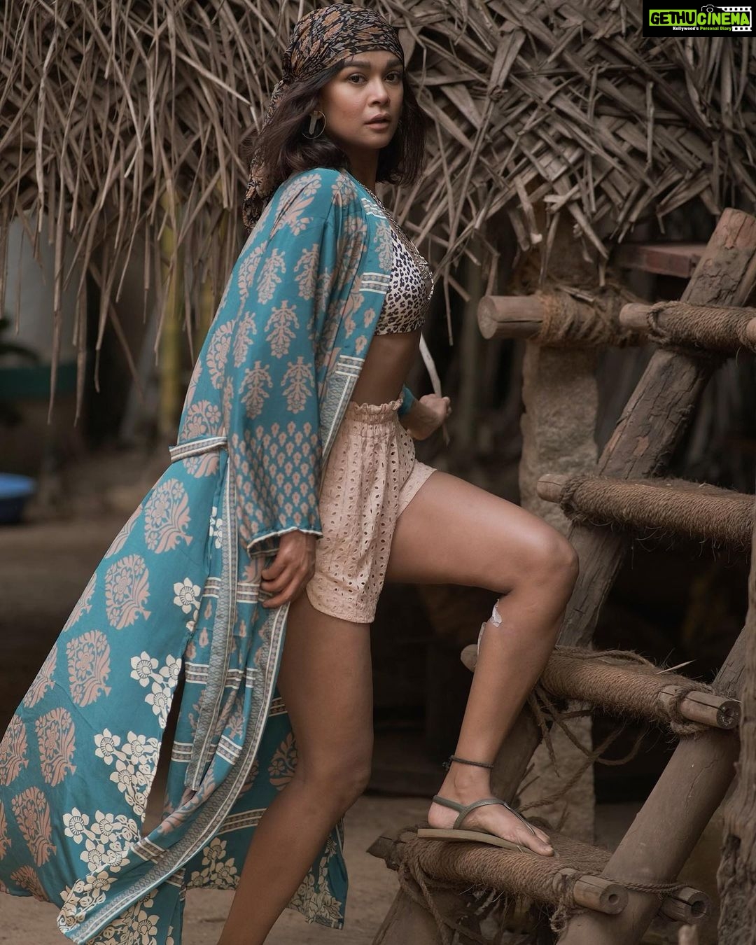 Sakshi Pradhan Instagram - pretty little thief 🌾🦦 .. .. .. .. .. .. .. .. .. .. .. .. .. .. .. .. .. .. .. .. .. .. .. #prettylittleliars #shoot #designer #goa #arambol #run #sunnysideup #sakshipradhan #lifeisaplayground #naughtyworld #thief #funshoot Prana Anjuna