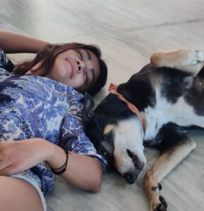 Sakshi Pradhan Instagram - ! Animal Month ! throughback to oct chubby me 🙈🐰
#animaledition 🐕🤍👩🏻
#dogoftheday 
#sundaymood☀️ 
#happydog 
#happyhuman 
#explore
credit 📷 @bullinaparade
and hope u remember @emotivetunz 🥺😍