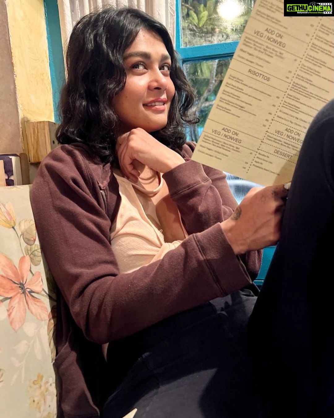 Sakshi Pradhan Instagram - Seize every moment in life & live it to the fullest 🍲🥨🥗 #Dinner 🍽