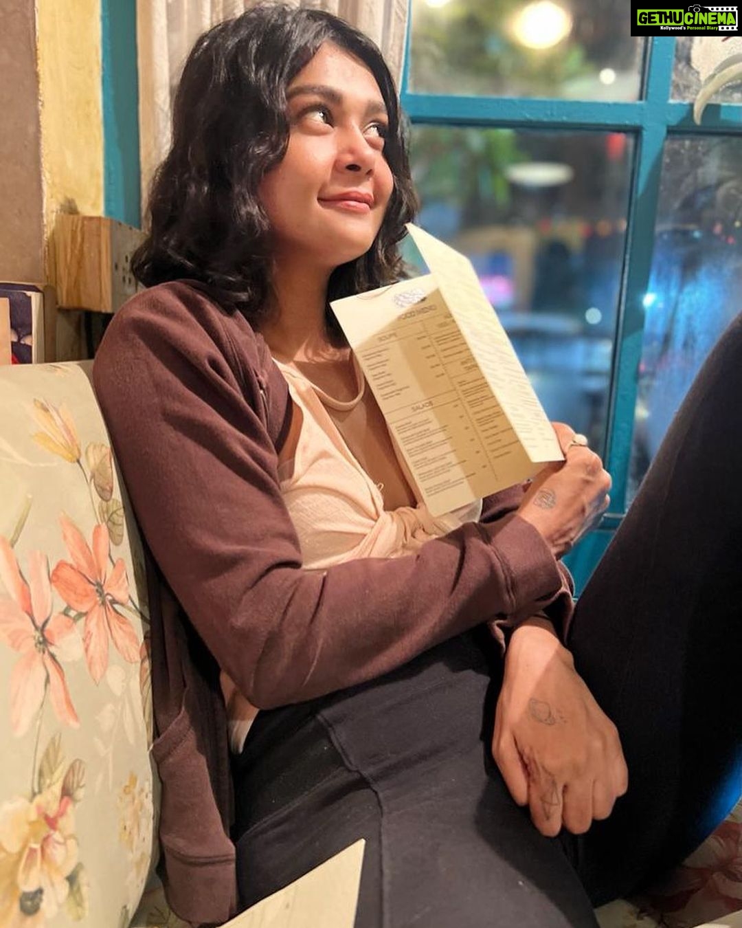 Sakshi Pradhan Instagram - Seize every moment in life & live it to the fullest 🍲🥨🥗 #Dinner 🍽