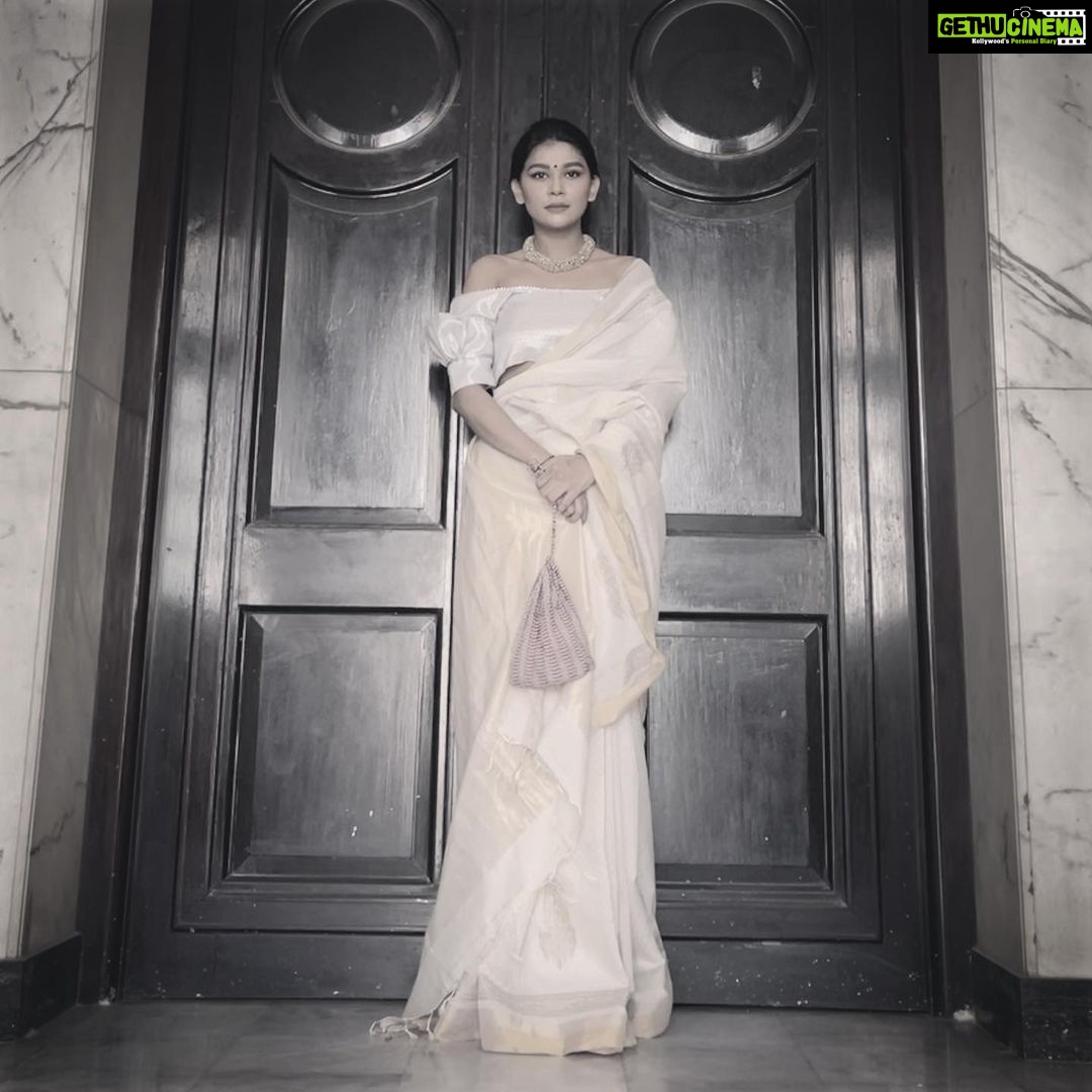 Sakshi Pradhan Instagram - The Pursuit of Happiness🖼 #Ganeshchaturthi 🐚 . . . . . . . . . . #Sakshipradhaan #Saree #traditional #ganeshchaturthi #festival #Godscoming #Faith #love 🐰