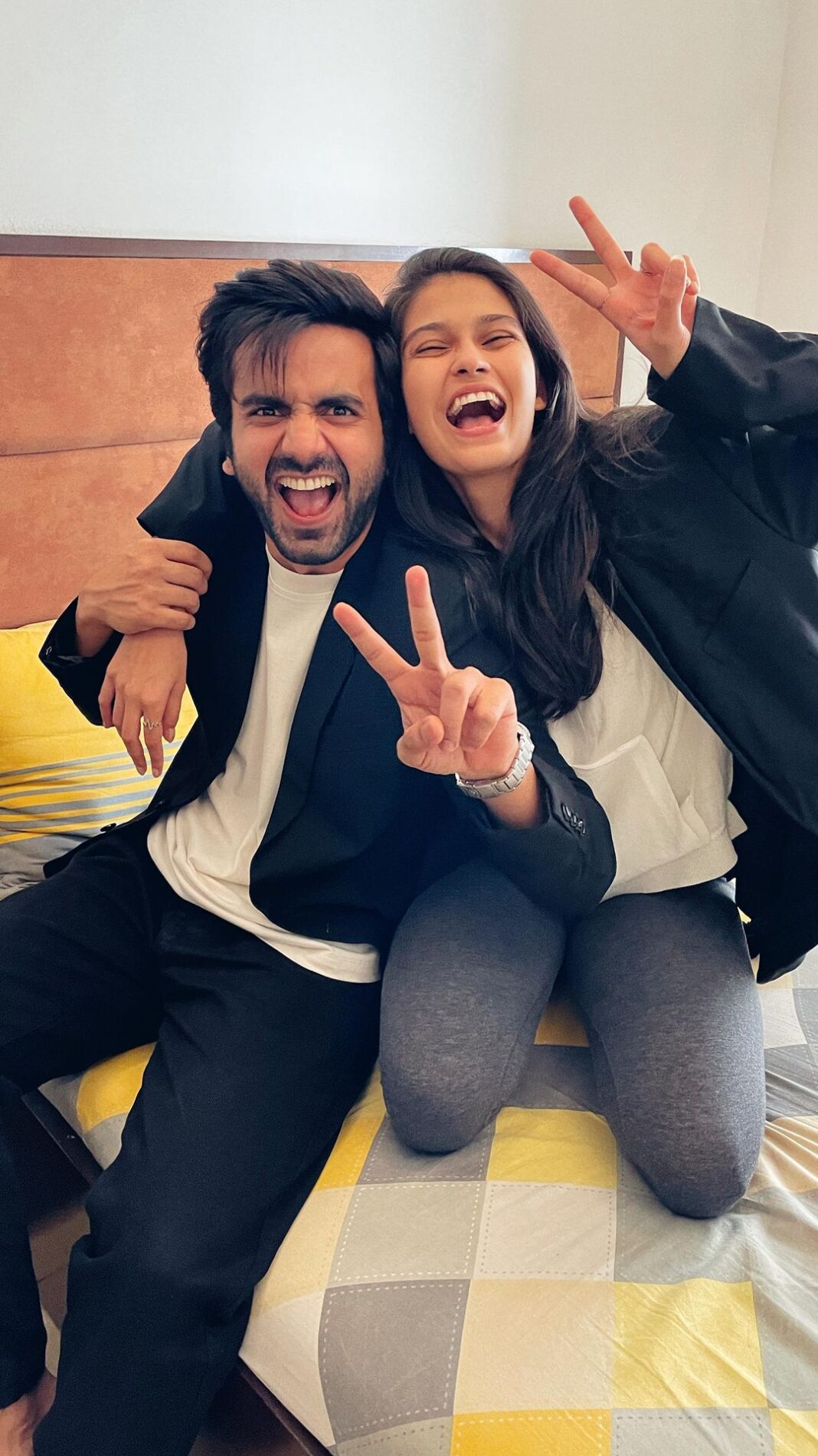 Samara Tijori Instagram - No one should try to beat me in Knock knock!! With the lovely @samaratijori !! Edited by - @aashna02 ❤️❤️😘 Had a blast shooting this ! Did it after soo long !! Please share the love ! And do tell me how you found it !!! More things sooon 😘😘😘❤️ . . . #picoftheday #pictureoftheday #bestoftheday #reelitfeelit #reelkarofeelkaro #knockknock #perfect #britneyspears #noonecanbeatme