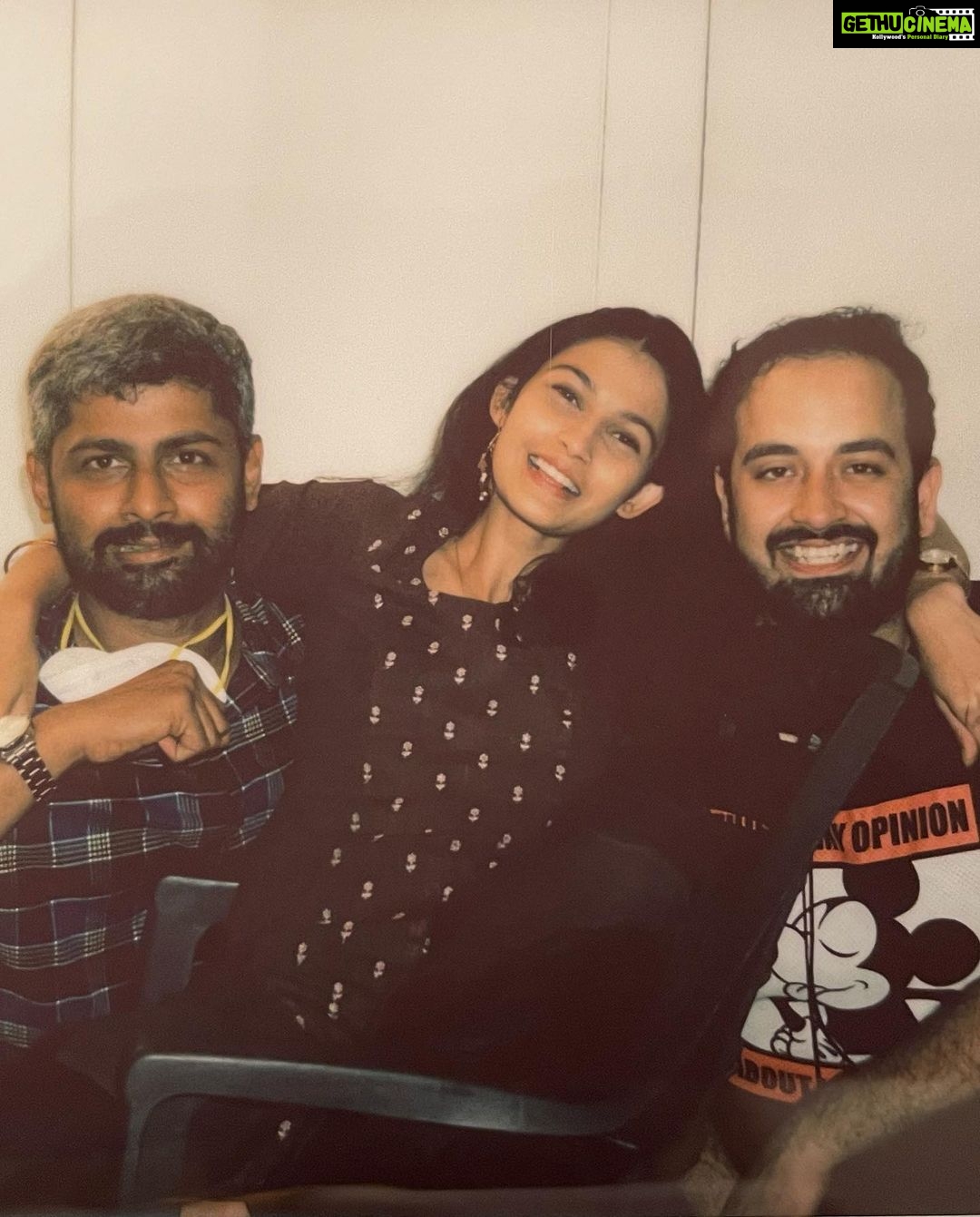 Samara Tijori Instagram - It’s a wrap for something I’ve given everything I had in me. Everyone here is so special to me and my heart is so full right now. I love each and every one of you , even the ones I couldn’t post photos of because I’m only allowed to put 10 pictures at once 😋 THANK YOU, for helping me bring “Sana” to life. @mihirbd @gurmmeetsingh @boman_irani @manjarifadnis @veerrajwantsingh @aakashdeeparora @sariikasingh @vatsalabhagat @jobanpreet.singh @surajparaswani @kedar_sonigra @jiya.thakur1804 @deepmala1393 @letapisnam @richard_devarda @padmininandakumar @poonamishappy @disneyplushotstar #vivekshah Sandy, Suraj, Chirag, Sushma Di , Sarfu, Chandu dada , Neeraj ❤️