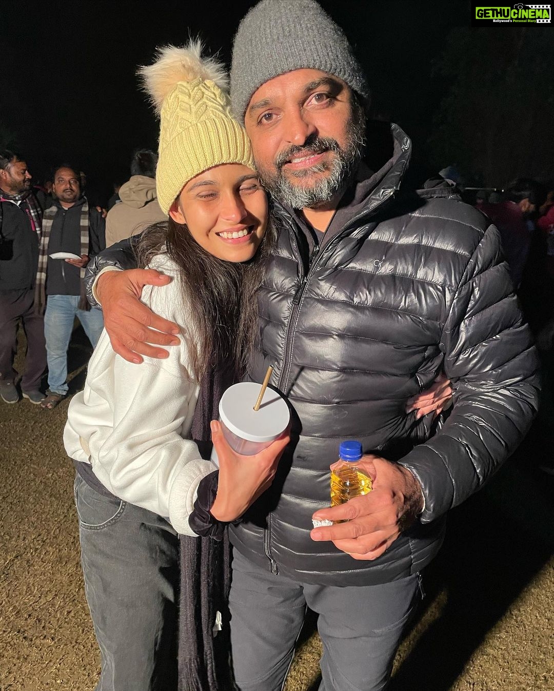 Samara Tijori Instagram - It’s a wrap for something I’ve given everything I had in me. Everyone here is so special to me and my heart is so full right now. I love each and every one of you , even the ones I couldn’t post photos of because I’m only allowed to put 10 pictures at once 😋 THANK YOU, for helping me bring “Sana” to life. @mihirbd @gurmmeetsingh @boman_irani @manjarifadnis @veerrajwantsingh @aakashdeeparora @sariikasingh @vatsalabhagat @jobanpreet.singh @surajparaswani @kedar_sonigra @jiya.thakur1804 @deepmala1393 @letapisnam @richard_devarda @padmininandakumar @poonamishappy @disneyplushotstar #vivekshah Sandy, Suraj, Chirag, Sushma Di , Sarfu, Chandu dada , Neeraj ❤️
