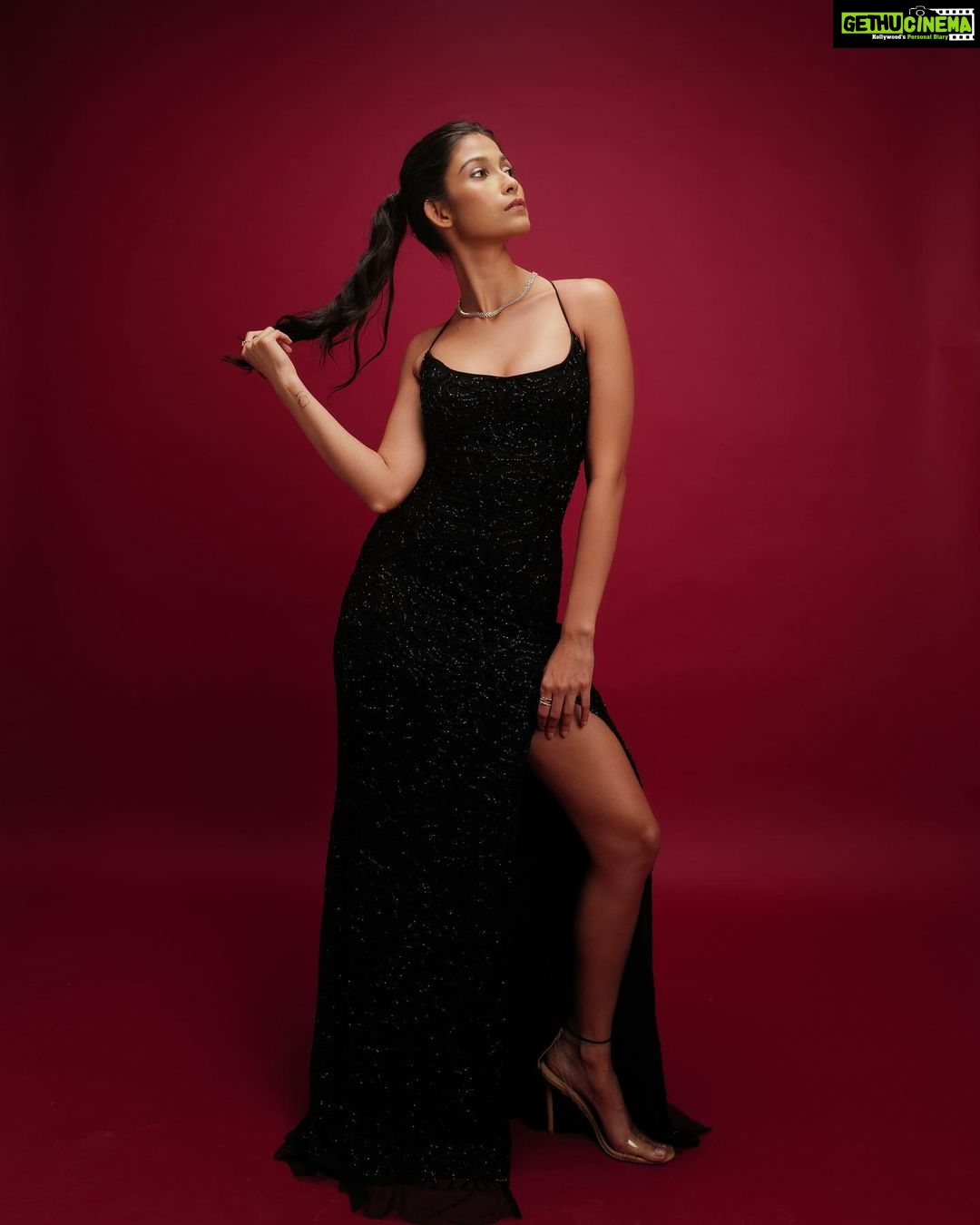 Samara Tijori Instagram - Shot by @aalishnathani HMU by @athirathakkar Styled by @anshikaav Team @roshiijain @tanishaas_ Outfit @upgradebya Necklace @anayah_jewellery Rings @houseofjskjewels @kushalsfashionjewellery Location @papaya.studios