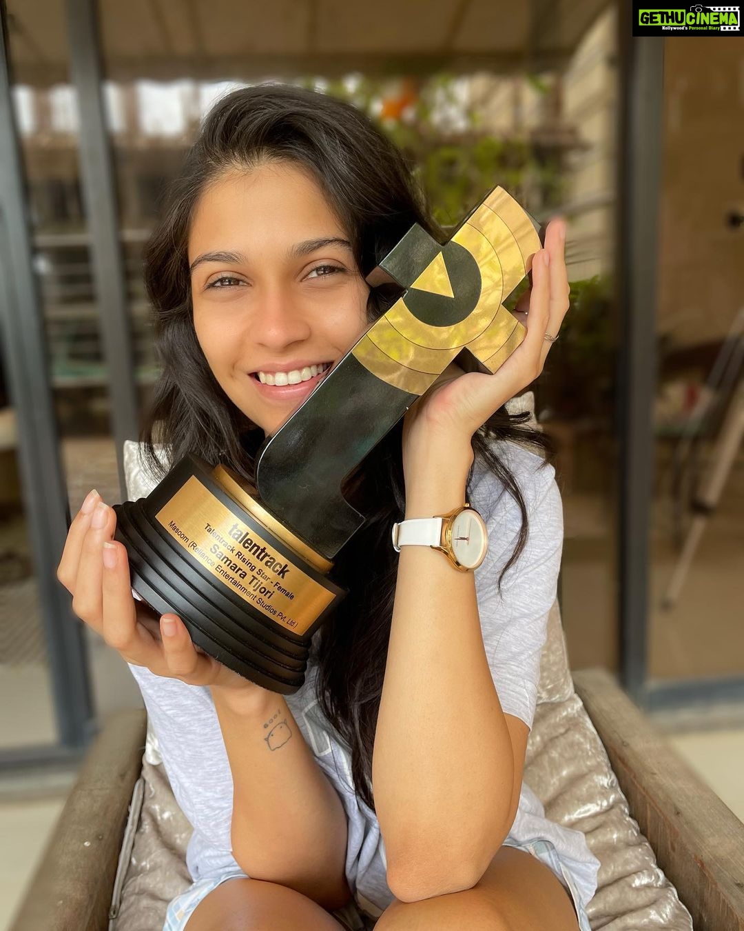 Samara Tijori Instagram - Good Afternoon “Rising Star” 🫣🥹 My FIRST!!!! ! I feel like I’m dreaming. 🥹 I’m so grateful and honestly, speechless. This means the world. MASOOM took home 3 Awards last night! And I can’t tell you how elated we are as a team! ❤️ Thank you @talentrackofficial ! Best Series (Drama). Best Casting. Rising Star (Female). For the entire team of Masoom… WE’VE HIT IT OUT OF THE PARK! 💪🏻 #MasoomOnHotstar @boman_irani @upasnasinghofficial @manjarifadnis @veerrajwantsingh @sariikasingh @imsukhpalsingh @nikhilnairr @aakashdeeparora @jobanpreet.singh @manurishichadha @gurmmeetsingh @mihirbd @dekhodekho @reliance.entertainment @dndcofficial @vivekwhy @manan.mhta @richard_devarda @satyam.tripathy @bhaskarville @ginny.diwan @wall_e_ki_mummy @surajparaswani @kedar_sonigra @vatsalabhagat @letapisnam @padmininandakumar @ghantaghartalkies @disneyplushotstar