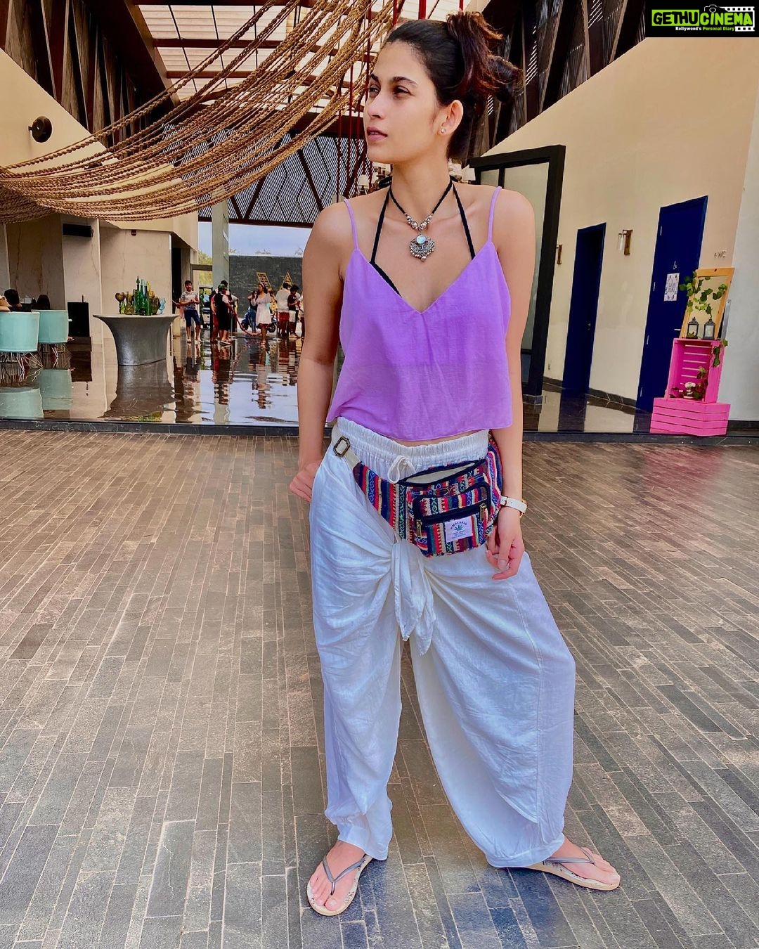 Samara Tijori Instagram - Wanna vibe like this as much as I’m squinting in this picture W GOA