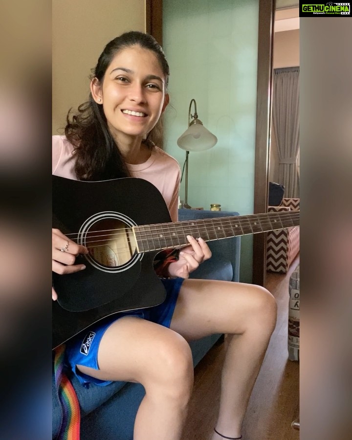 Samara Tijori Instagram - So I’ve never touched a guitar before. But this tune is way too close to my heart. I was determined to learn it. And I figured it out ALL ON MY OWN!! Trial and error! And then practiced ALOT so I don’t forget 😋 Here’s me trying .. Song- Dil Chahta Hai Theme . @ehsaan thank you for bringing it back ❤️