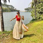 Samara Tijori Instagram - Throwback to when I didn’t think much. Also I really would like my hair to stop doing this thing where it attempts to give me horns . Wearing @shivanitijori