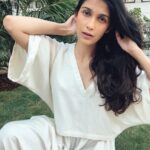 Samara Tijori Instagram - Sorry one second haan... Wearing @shivanitijori PC - @nikd02