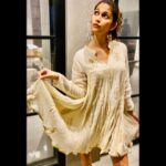 Samara Tijori Instagram - Tried to hide the wires behind me but failed. Such is life. 🙂 Wearing - @shivanitijori 🖤 PC- @rohankhurana7