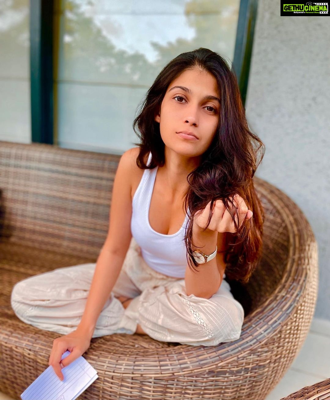 Samara Tijori Instagram - I’m listening