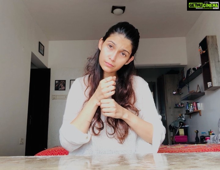Samara Tijori Instagram - @gawdesslike choreographed and taught me this beautiful piece. This is me attempting to do justice to it. • • • • Song- Pause by @prateekkuhad 🧡