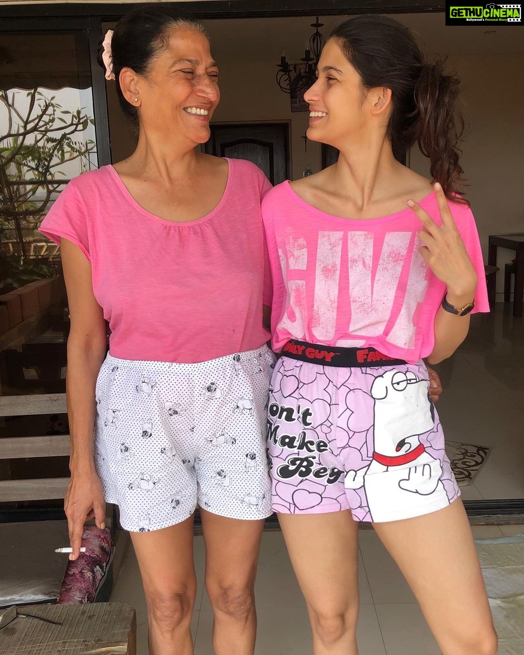 Samara Tijori Instagram - This Quarantine, get fashionable with your night suits.