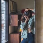 Samara Tijori Instagram - @gorkey_photowala taking a picture of me taking a picture 📸