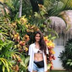 Samara Tijori Instagram - Incase you haven’t noticed, my shades have a mind of their own .. #tb