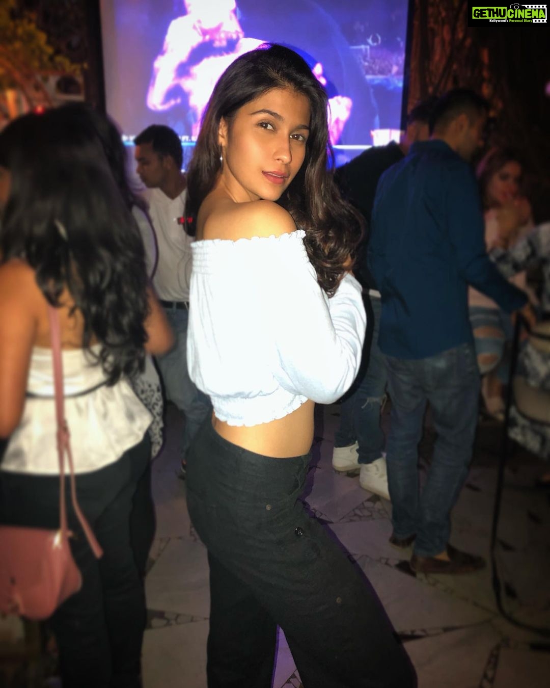 Samara Tijori Instagram - I know looks aren’t everything, but I have them just incase :p Radio Bar Mumbai