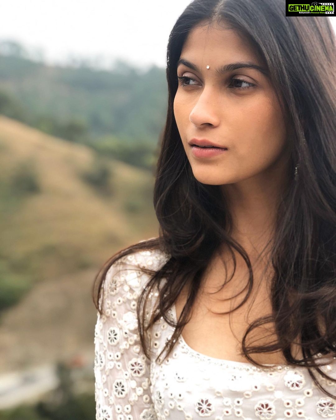 Samara Tijori Instagram - Shaadi.com ready 🙏🏻 • • • • • • PC- @rohankhurana7 🤷🏻♀️ Deventure Shimla Hills, Kandaghat