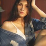 Samara Tijori Instagram - 📸 @kunjgutka 👗 @nikitarawlani 💄 @samruddhisathemakeup