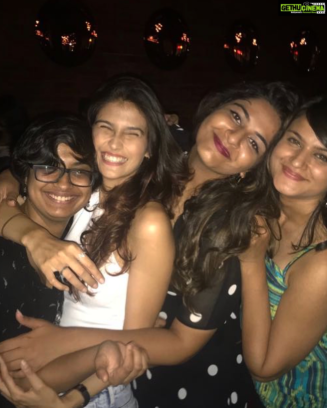 Samara Tijori Instagram - Happy Burrrrday Aashaaaaaaaaaa 🖤🖤I LOU U @ayesharmaa Diablo Mumbai