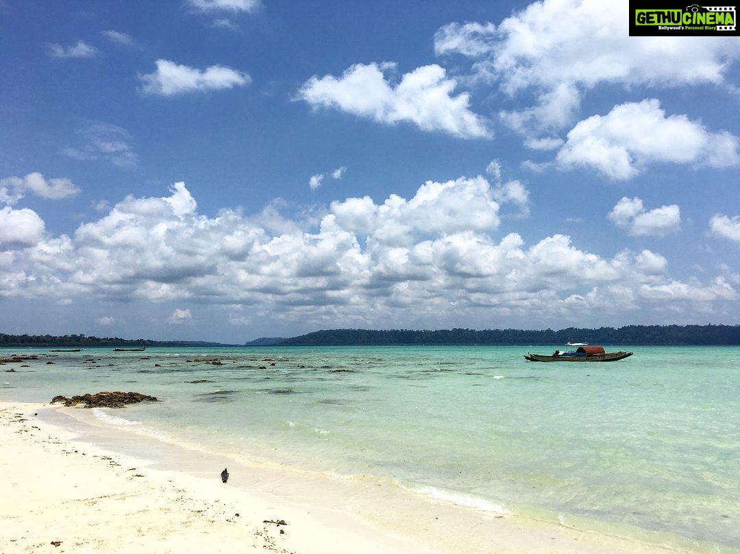 Samara Tijori Instagram - Got myself some Cray-sea views 💁🏻 Havelock Island