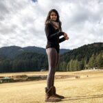 Samara Tijori Instagram - To be honest, it's really about how YOU see yourself... 🤷🏻‍♀️ #itsallaboutyou #largerthanlife #justaspeck PC- @nikd02 (photo le) Khajjiar, Dalhousie