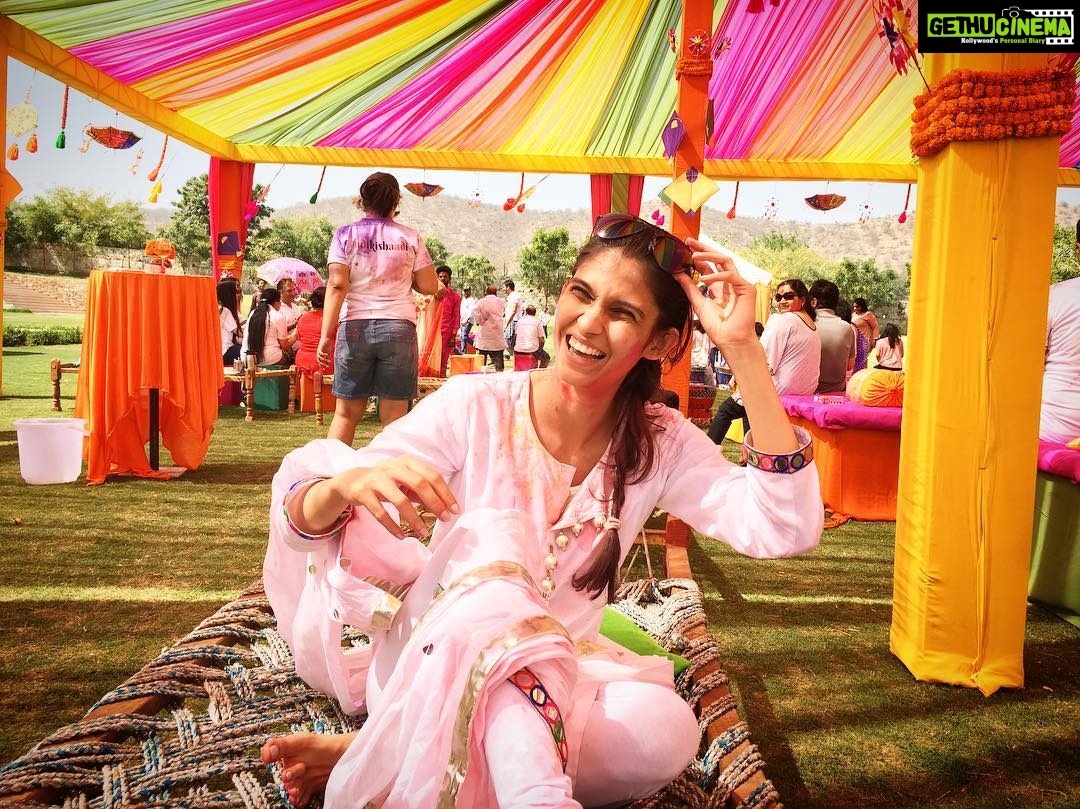 Samara Tijori Instagram - HAPPY HAPPY HOLI💃🏻 I hope you guys played safe ❤❤ #savethestrays The Jaibagh Palace