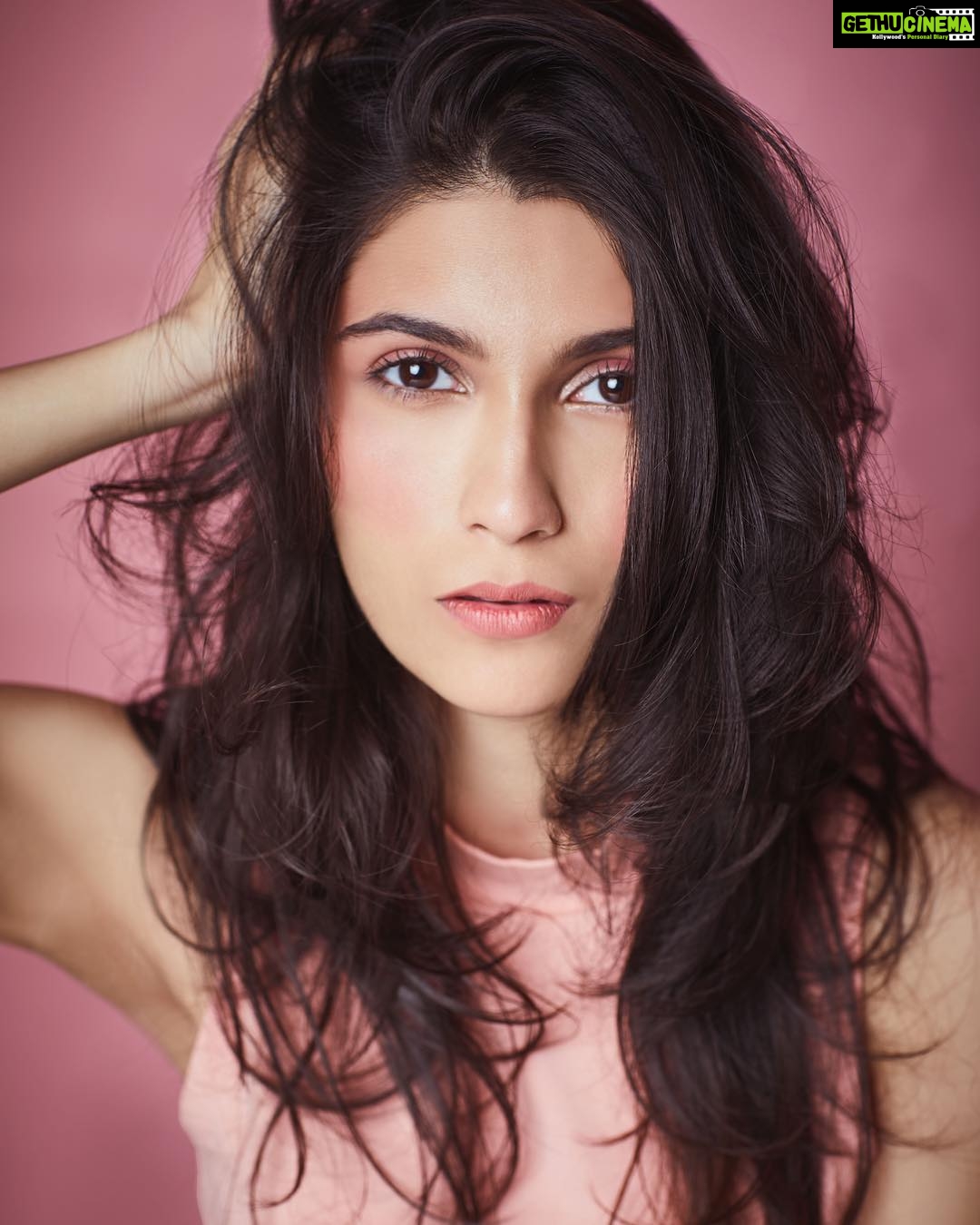 Samara Tijori Instagram - 🌚🌚 📸 @sheldon.santos @makeupbyriddhima