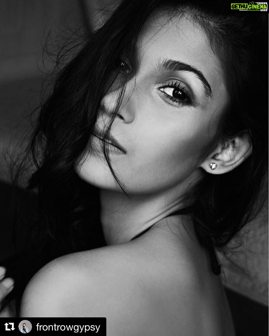 Samara Tijori Instagram - #Repost @frontrowgypsy (@get_repost) ・・・ SAMARA 💛