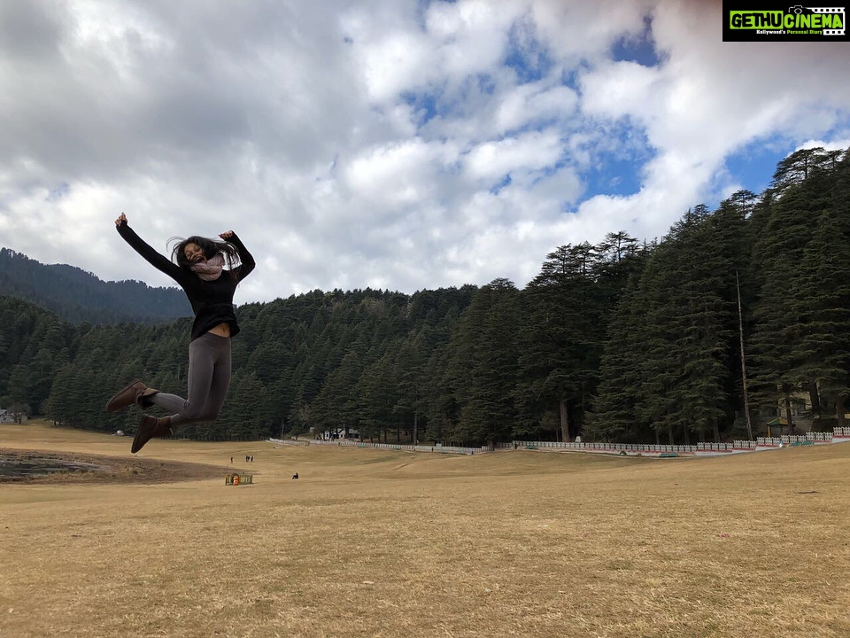 Samara Tijori Instagram - Think I should do one of these everywhere I go. But ...CAN YOU BELIEVE WHATS AROUND ME?! CAN YOU ?! HAAAAOWWWW?! Pc- @nikd02 hmmmm... Khajjiar
